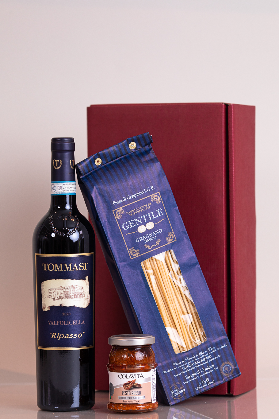 Präsent "Buon appetito"  - Wein und Feinkost in hochwertiger Geschenkverpackung