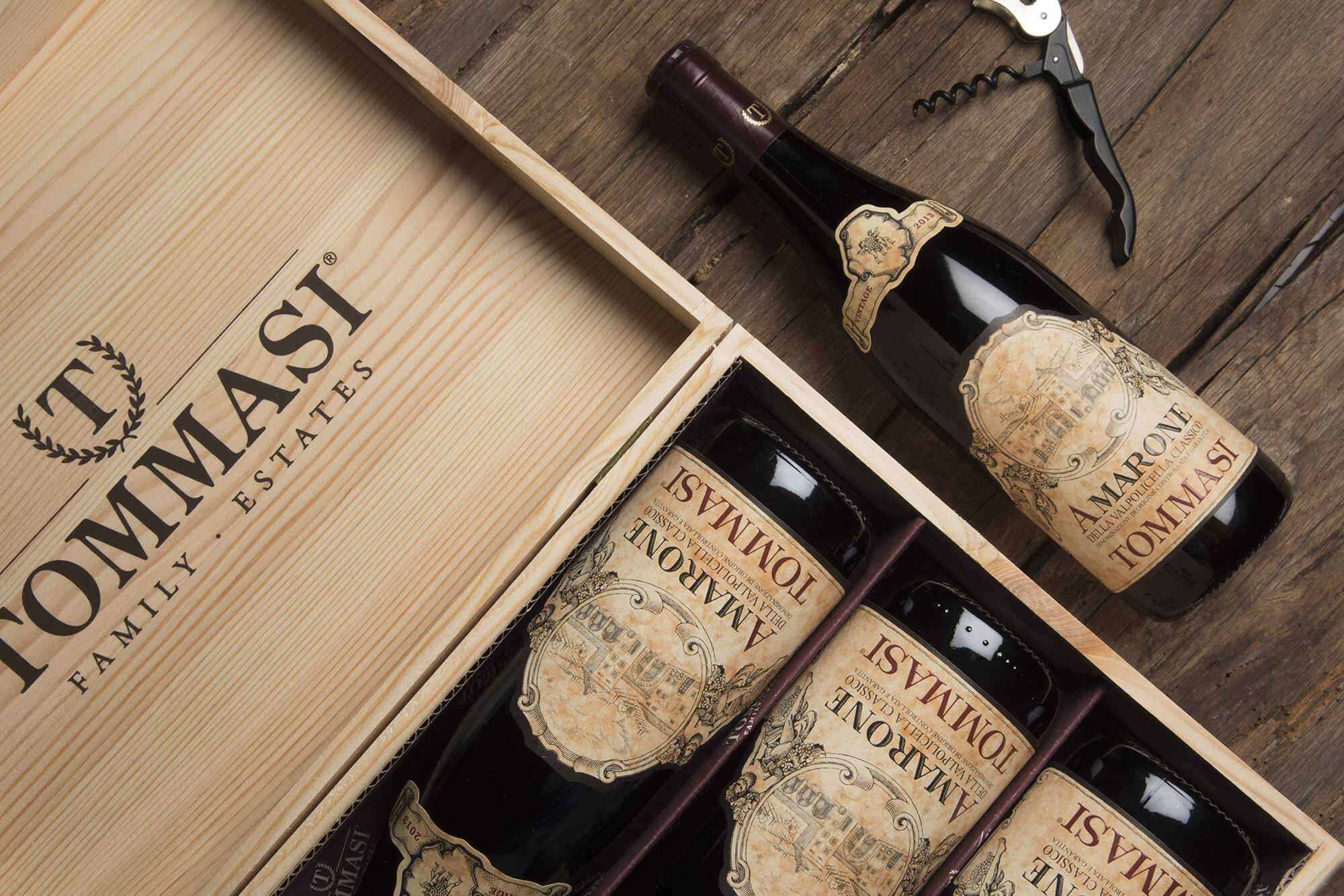 Tommasi Amarone Flaschen in Holzkiste