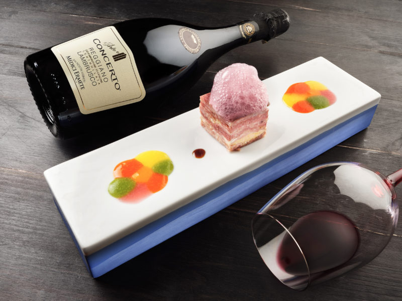 Medici Ermete Concerto Lambruco neben Dessert
