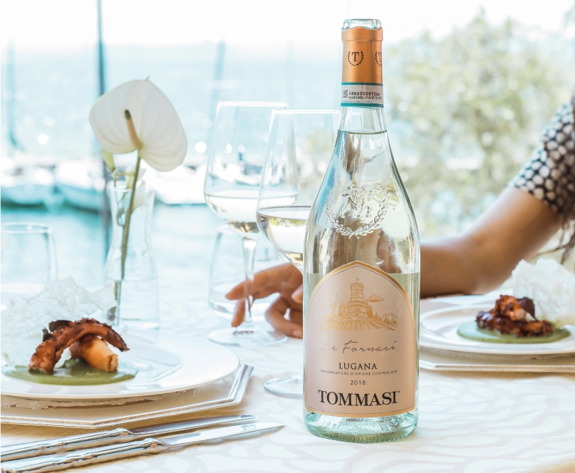 Tommasi Lugana auf gedecktem Tisch