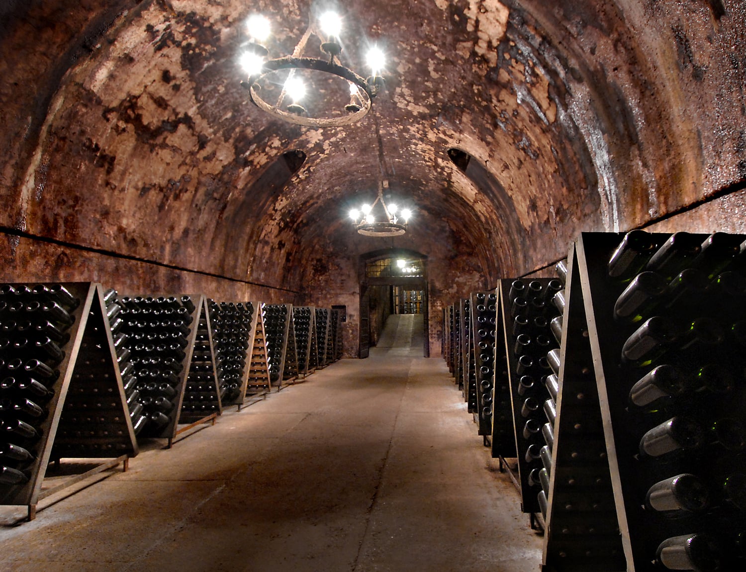 Weinkeller Berlucchi mit Rüttelpulten