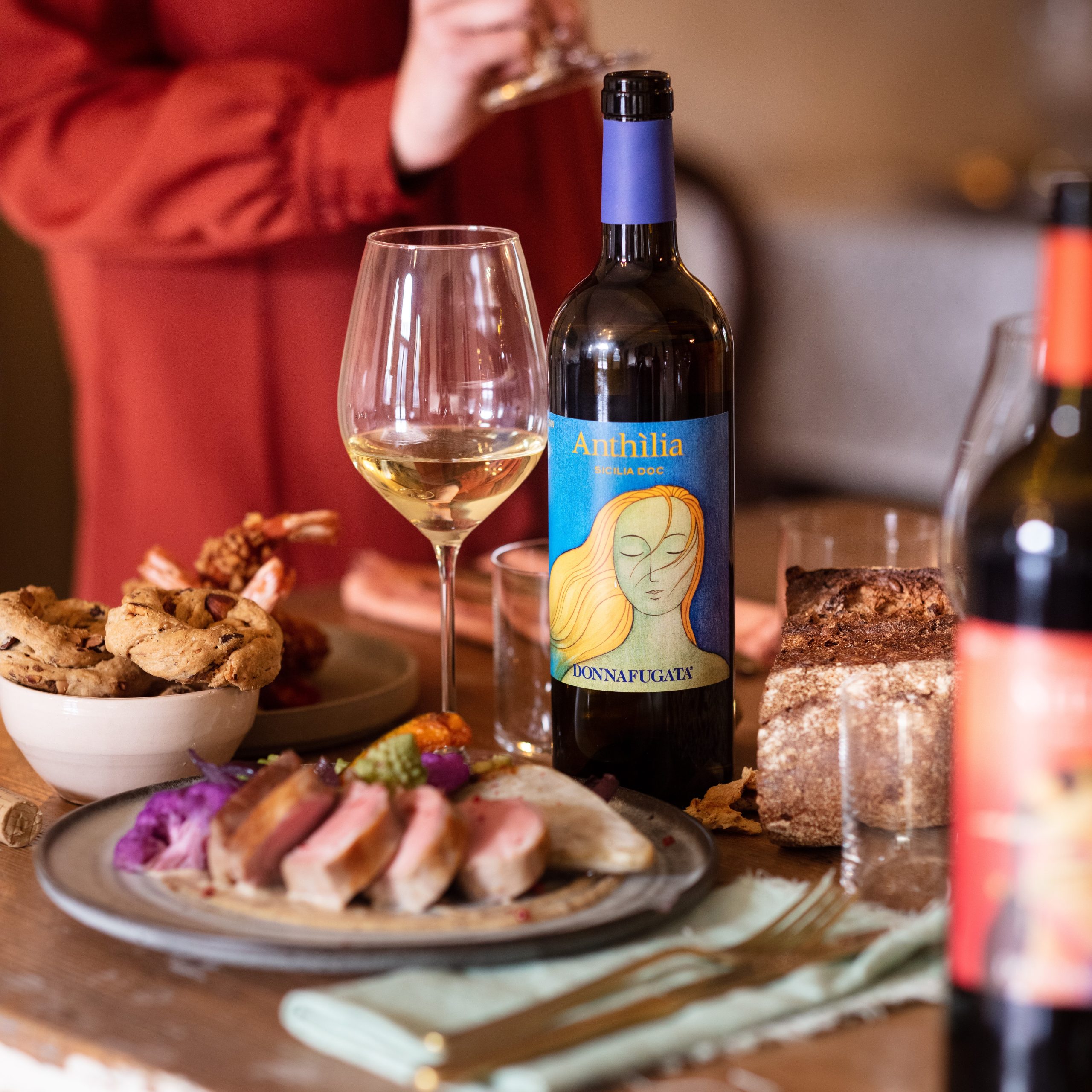 gedeckter Tisch mit Donnafugata Flaschen