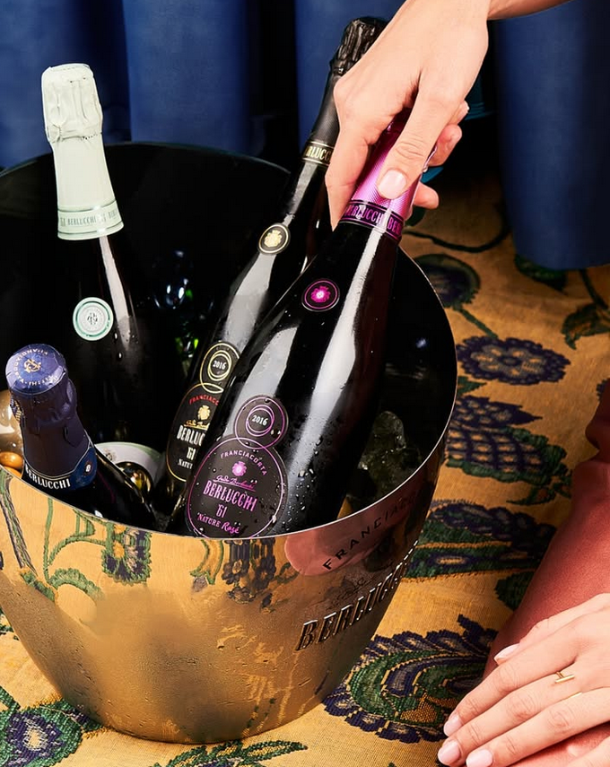Sektkühler mit verschiedenen Berlucchi Flaschen