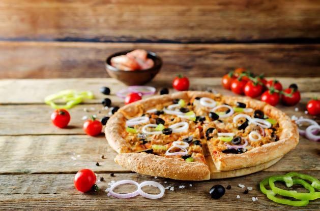pizza-with-tuna-olives-green-pepper-and-red-onio-2021-09-01-04-34-02-utc_Small
