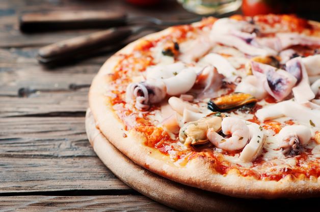 italian-traditional-pizza-with-seafood-2021-08-28-12-30-26-utc_Small