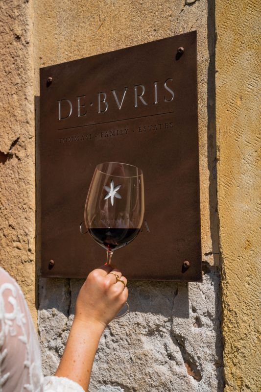 De Buris De Buris
